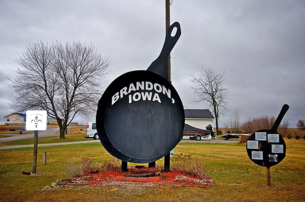 La sartén más grande de Iowa, Brandon