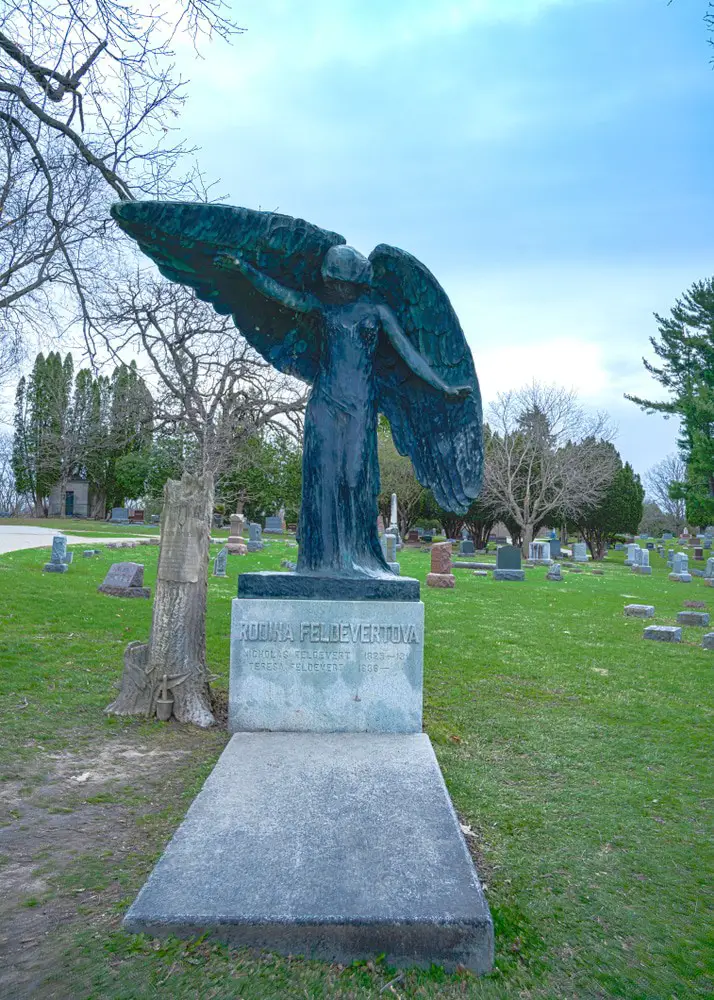 El cementerio del ángel negro de Oakland, Iowa City