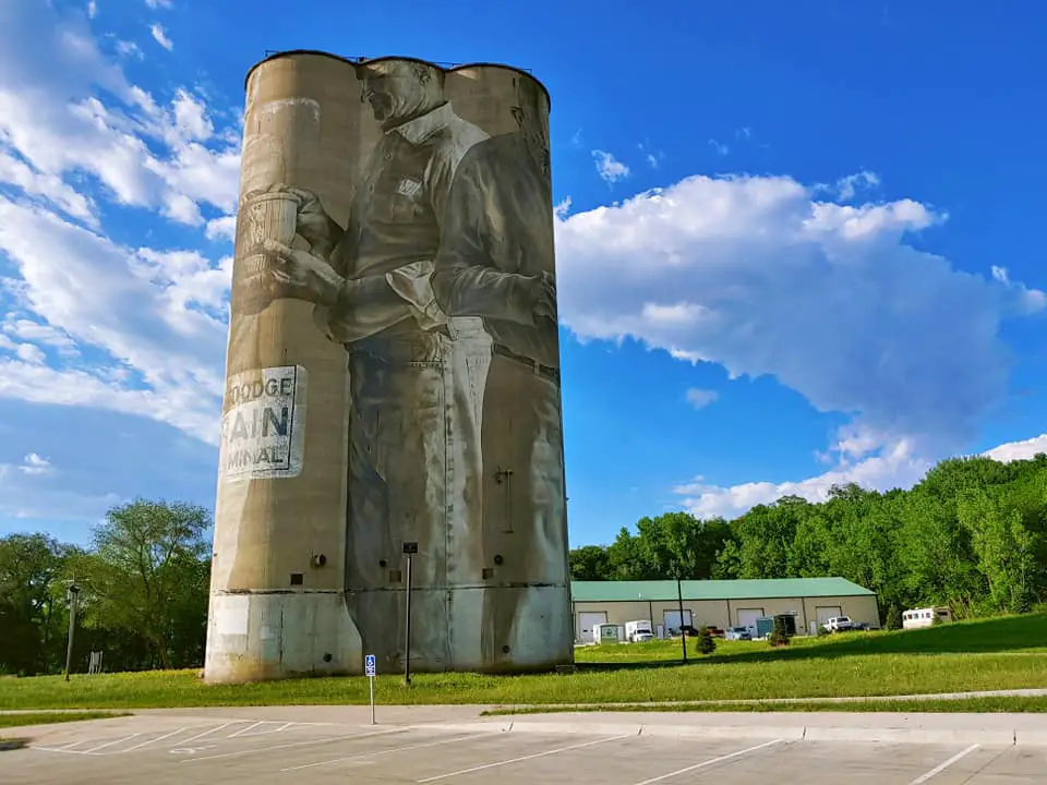 Mural del silo de grano de Fort Dodge