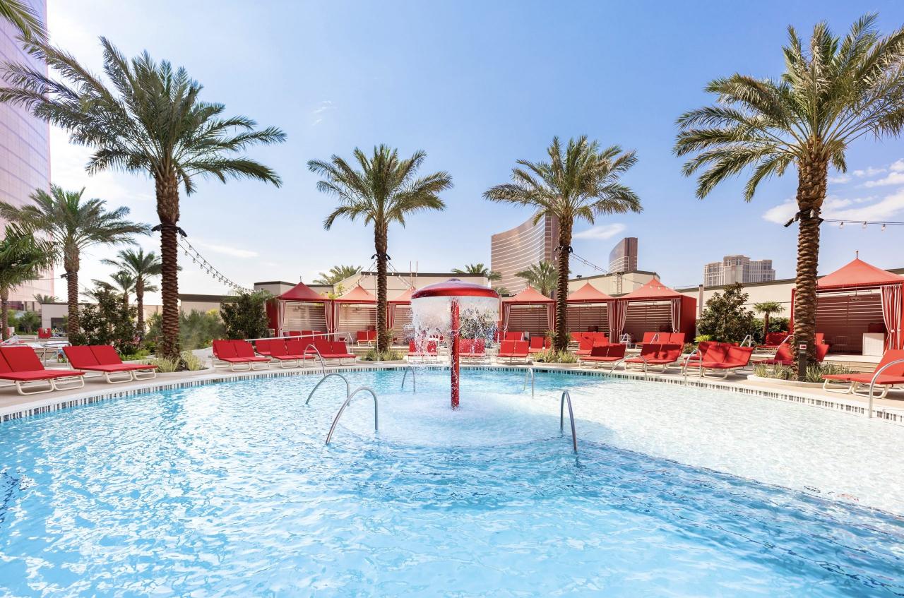 Una vista de la cabaña de la piscina en Resorts World Las Vegas