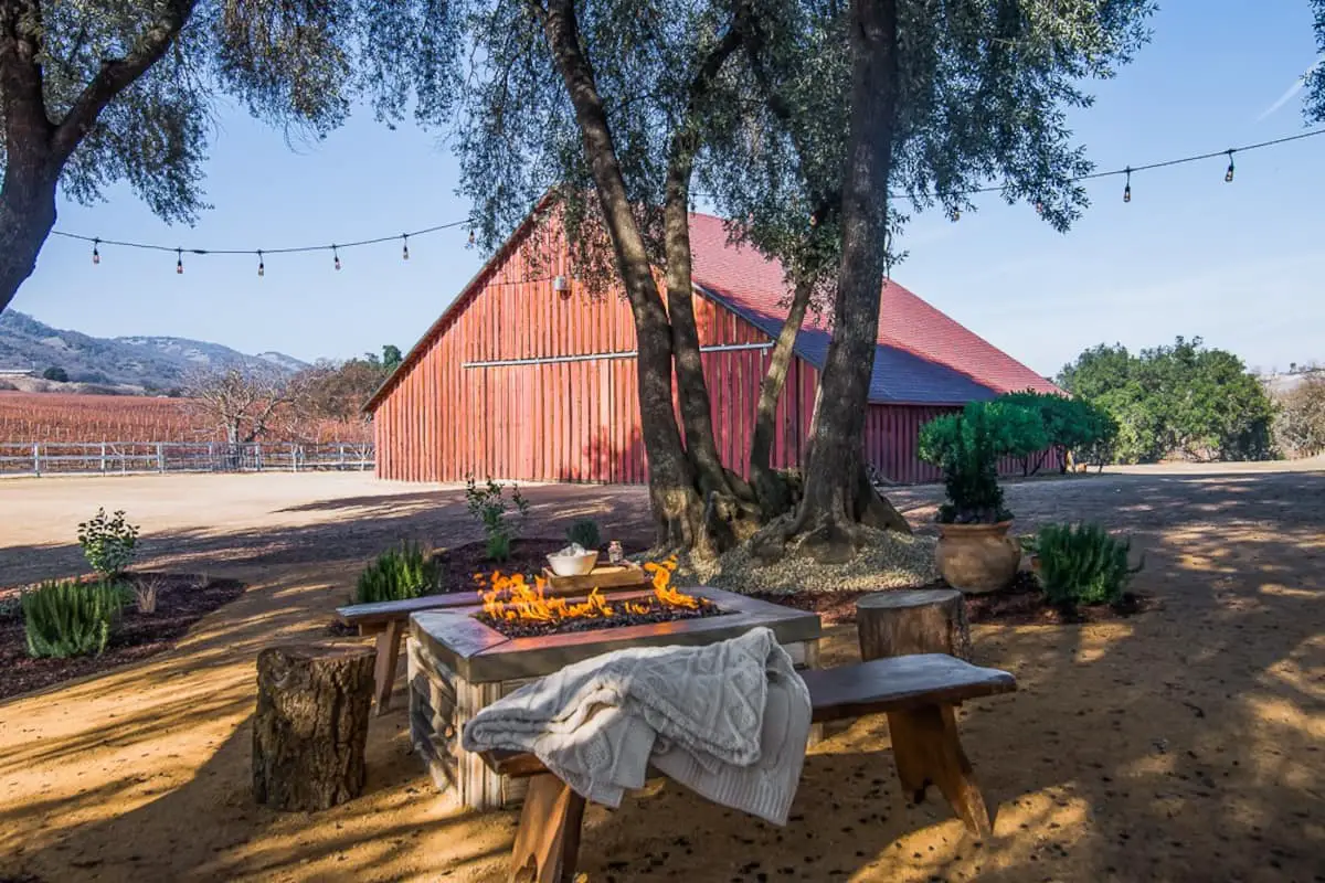 Área al aire libre con brasero en Vintage Ranch