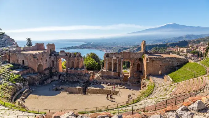 ADMIRA LAS VISTAS DESDE TAORMINA